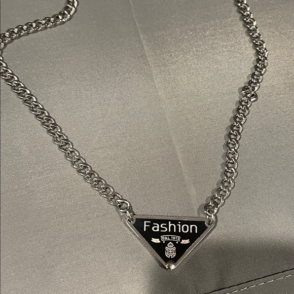 Chic Silver Fashion Necklace - Picture 2 of 5